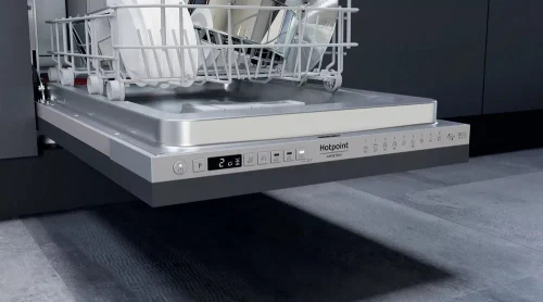 Встраиваемая посудомоечная машина Hotpoint-Ariston HSIO 3O35 WFE