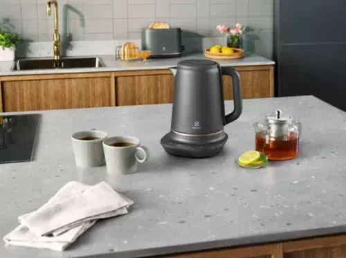 Чайник электрический Electrolux E7K1-6BP