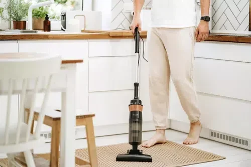Aspirator vertical Adler AD 7049, Black