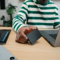 Внешний M.2 SSD Verbatim Store 'N’ Go Mini Stripe, 512 ГБ, Black 4