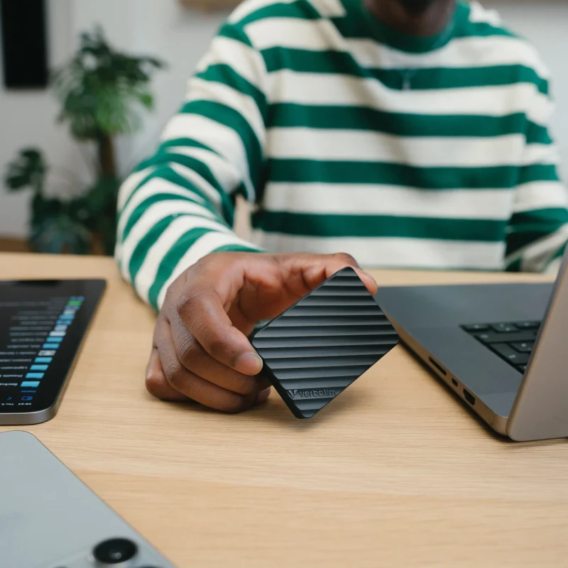Внешний M.2 SSD Verbatim Store 'N’ Go Mini Stripe, 512 ГБ, Black 4